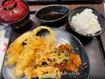 มิกซ์เทมปุระ+หมูผัดซอสเปปเปอร์รี่