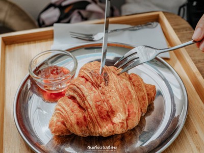 PLAIN CROISSANT