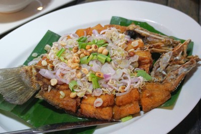 ปลาทอดยำตะไคร้