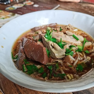 ก๋วยเตี๋ยวเป็ดพะโล้