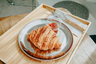 PLAIN CROISSANT