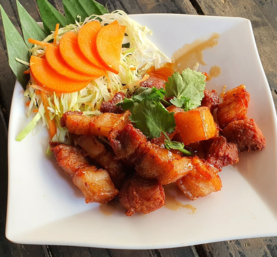 สามชั้นทอดน้ำปลา