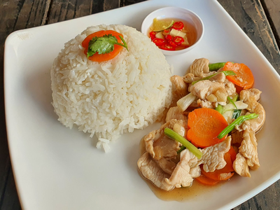 ไก่ผัดน้ำมันหอย