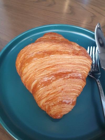 PLAIN CROISSANT