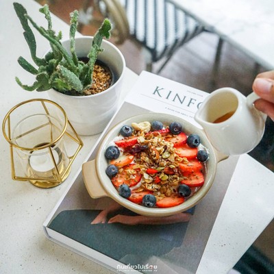 Granola Yogurt Bowl