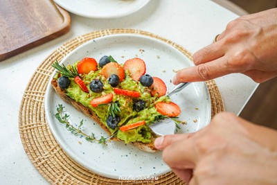 Avocado & Strawberry Toast