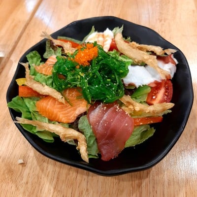 สลัดปลาแซลมอล