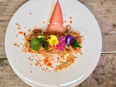 ยำหัวปลีอกไก่ฉีก