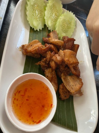 หมูสามชั้นทอดน้ำปลา