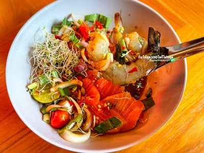 ยำแซลมอน+กุ้งน้ำปลาร้า