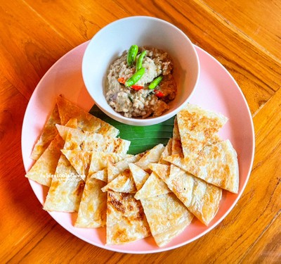 หลนกะทิ ปลาร้าหอม กับโรตีกรอบ