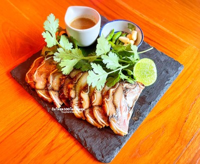 หูหมูพะโล้