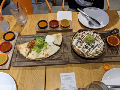 อาหาร หรือ เครื่องดื่ม