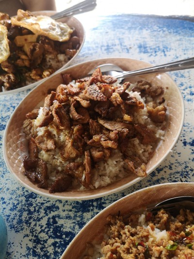 ข้าวหมูทอดกระเทียม