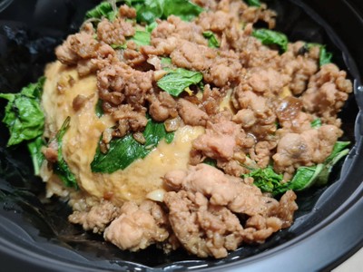ข้าวกระเพราไข่ระเบิดหมูสับ