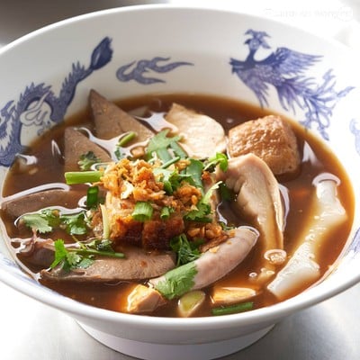 ก๋วยจั๊บน้ำข้นเจ้าเก่าโคลิเซียม -