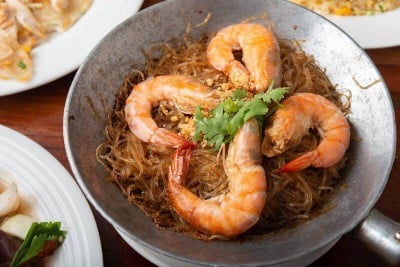 กุ้งอบเส้นบะหมี่นุ่มๆ