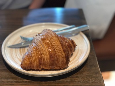 PLAIN CROISSANT