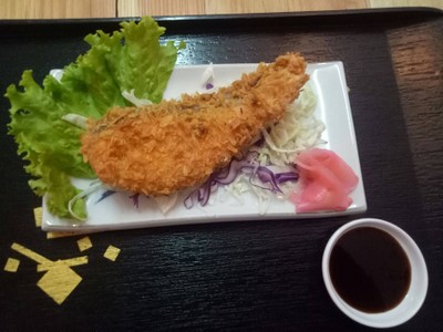 ปลาแซลมอนชุบเกล็ดขนมปังทอด