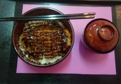 ข้าวหน้าไก่ชุบเกล็ดขนมปังทอด ฟรีซุปมิโซะ