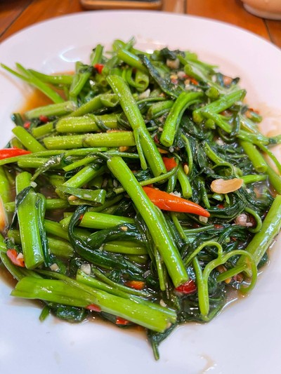 ผักบุ้งไฟแดง