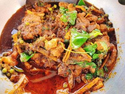 ข้าวราดผัดเผ็ดเป็ด