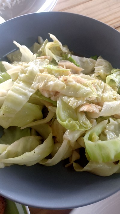 กะหล่ำปลีผัดน้ำปลา (เป็นกับข้าว)