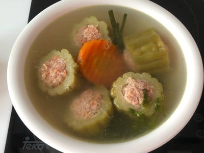 วิธีทำ แกงจืดมะระยัดไส้หมูสับ 