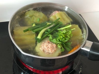 วิธีทำ แกงจืดมะระยัดไส้หมูสับ 