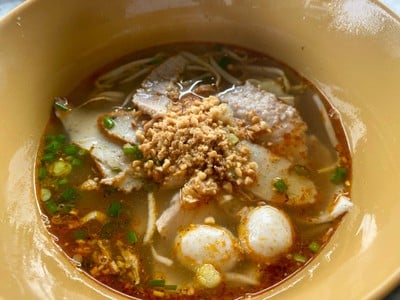 ก๋วยเตี๋ยวหมูบ้านบึง เจ้าเก่าโอเค ชุนฮ้อ