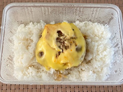 ข้าวแกงกะหรี่ แฮมเบิรคหม่าล่าชีส