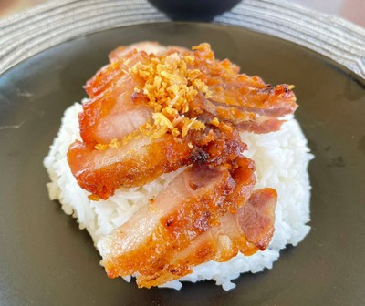 ข้าวหมูสามชั้นทอด+น้ำซุป