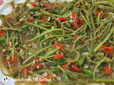 ผัดผักบุ้งฝอยกรอบ