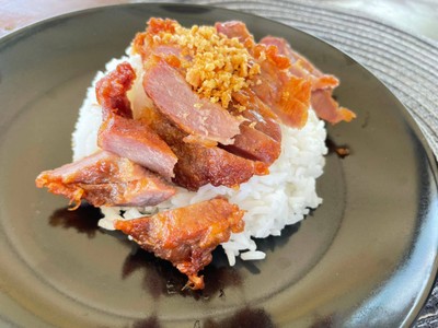 ข้าวสันคอหมูทอด