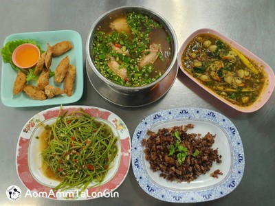 อาหาร หรือ เครื่องดื่ม