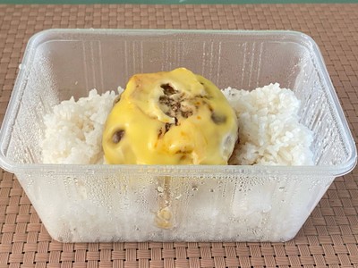 ข้าวแกงกะหรี่ แฮมเบิรคหม่าล่าชีส