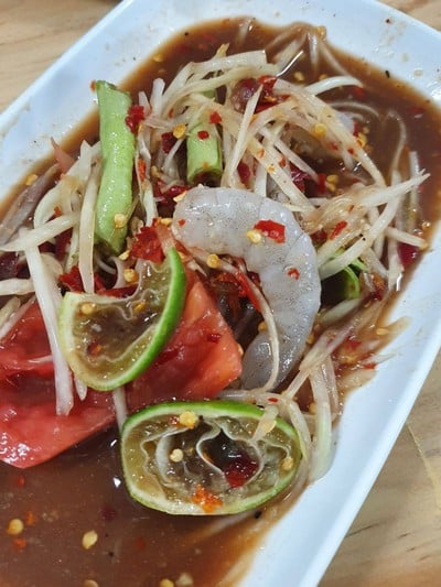 ส้มตำกุ้งสด