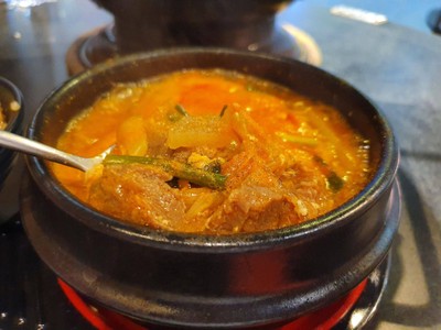ซุปเนื้อรสเผ็ดสไตล์เกาหลีกล่องร้อน