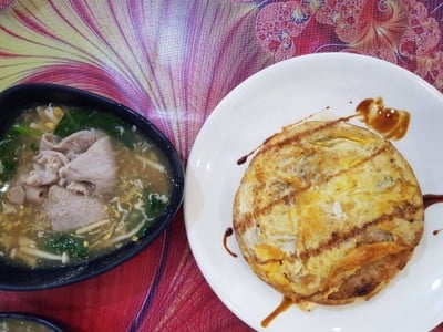 ราดหน้าหมู & เส้นใหญ่กรอบโบราณห่อไข่