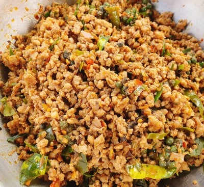 ข้าวราดคั่วกลิ้งหมูสับ