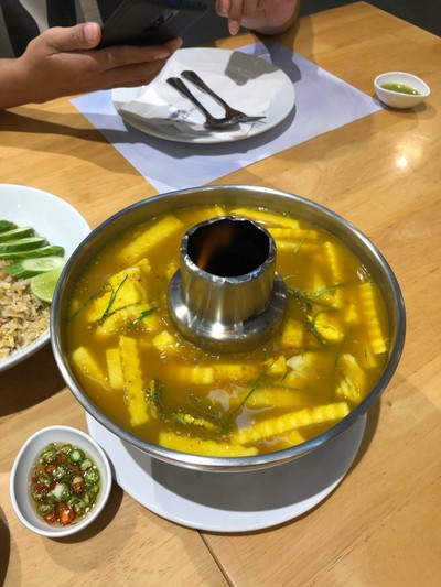 แกงเหลืองปลากะพงยอดมะพร้าว