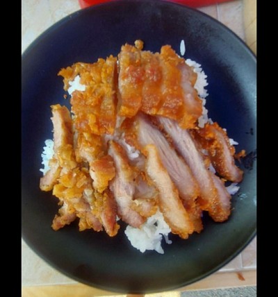 ข้าวหมูทอดรวม3เกลอ+น้ำซุป