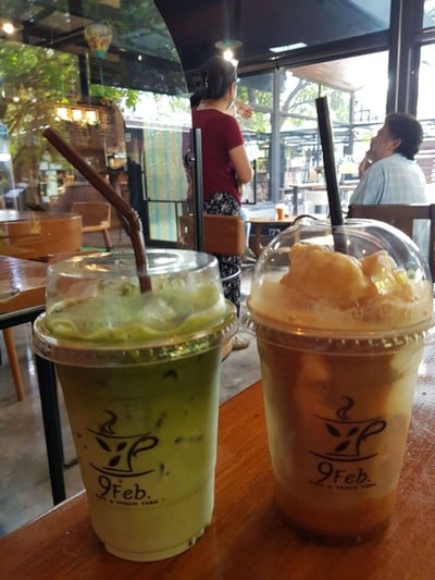 อาหาร หรือ เครื่องดื่ม