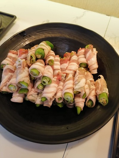 พริกพันเบคอน