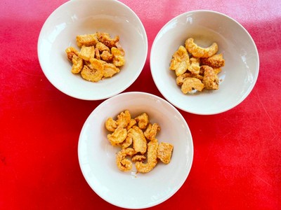 กากหมูเจียว