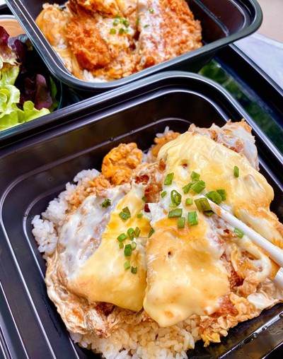 คัตสึด้งไก่ราดชีส