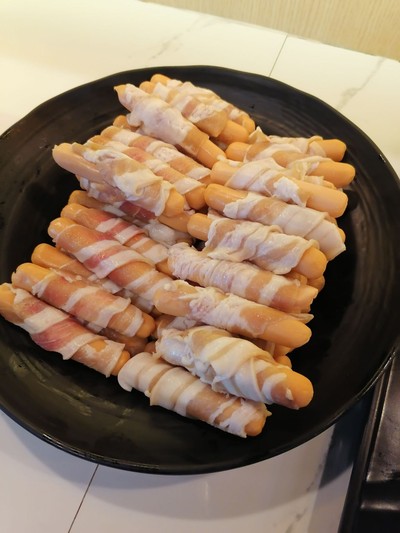 ไส้กรอกพันเบคอน