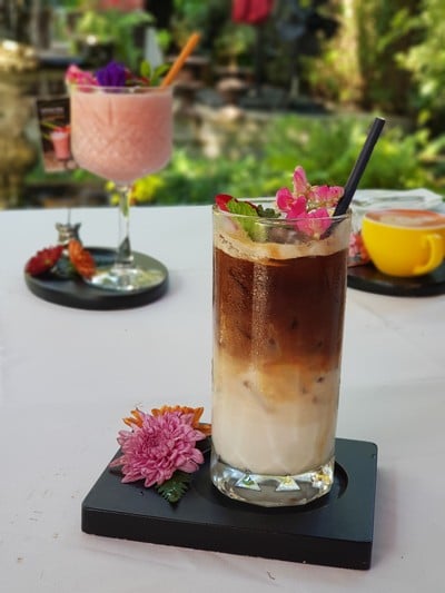 Lamour Cafe บ้านเหลือง