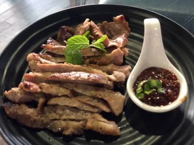 คางหมูย่าง น้ำจิ้มแจ่ว