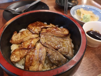 ข้าวหน้าตับห่านย่าง